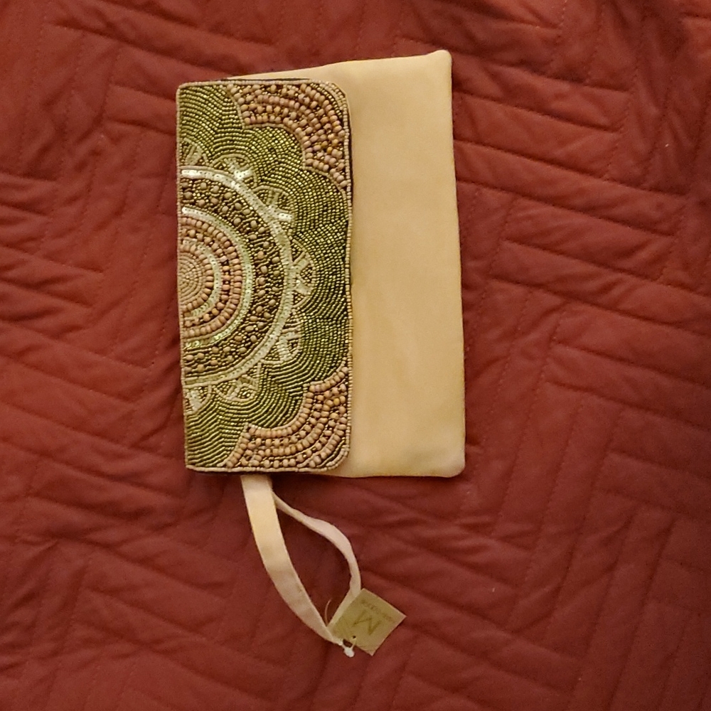 A Mair Boomie clutch.
